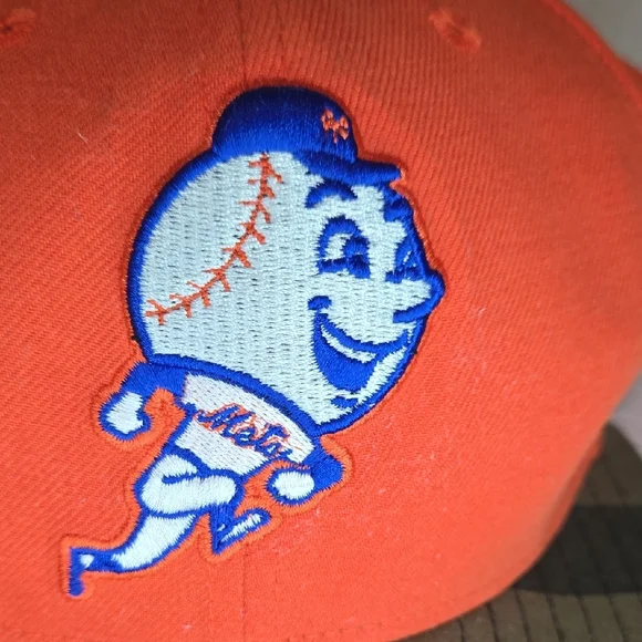 New Era NY Mets Bright Orange Cap with Camouflage Brim - Picture 3 of 10